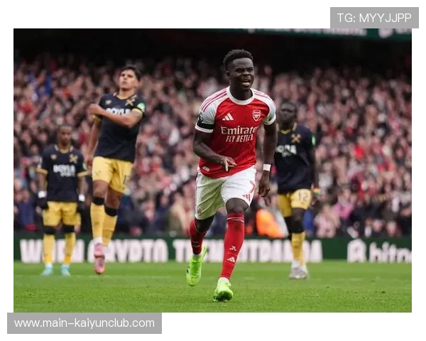 阿森纳萨卡边路突破送出绝妙助攻｜风驰电掣的传球艺术